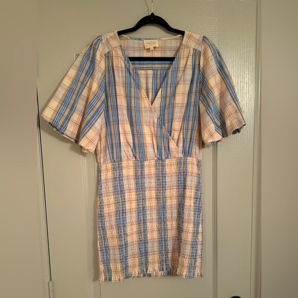 Faux wrap dress with smocked skirt. Beige / blue plaid. Sézane, FR 36. Worn once - Picture 2 of 8